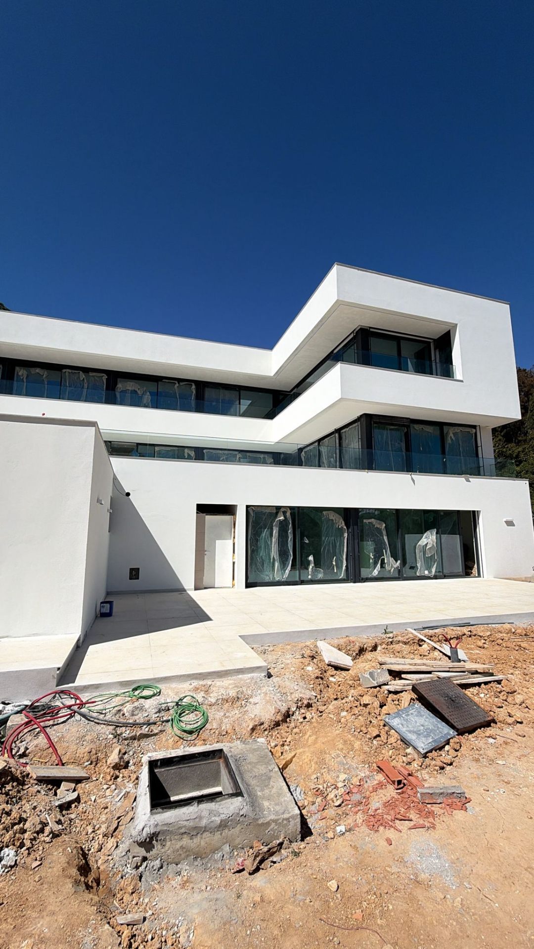 Moradia moderna — fachada principal
